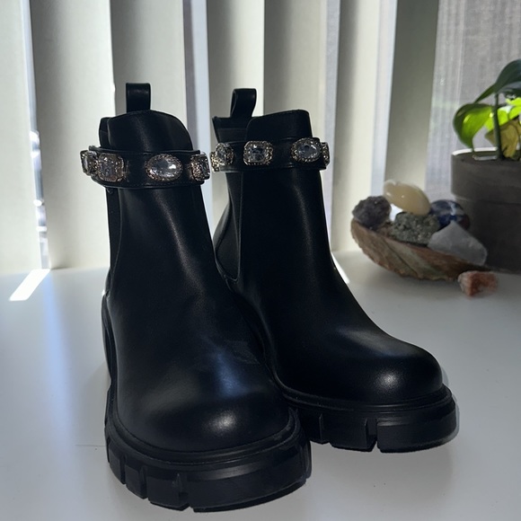 Madden Girl Honey Fashion Boots. Size 8.5. Never worn. - Picture 2 of 5